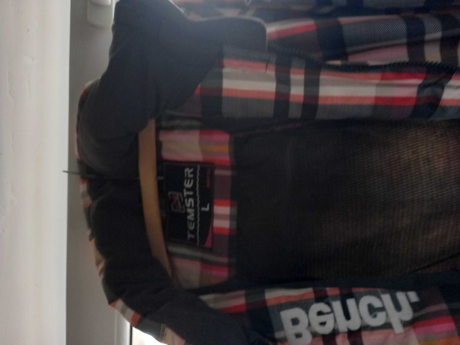 Geacă munte foarte frumoasă, originală BENCH , purrată puțin