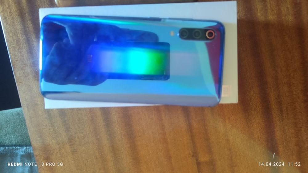 Продавам Xiaomi Mi9