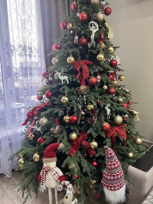 Продается ёлка с игрушками, 2,4 м