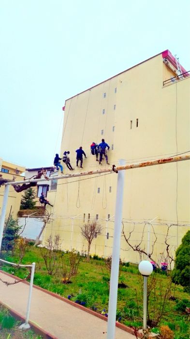 Izolatii exterioare cu alpinisti utilitari NON-STOP