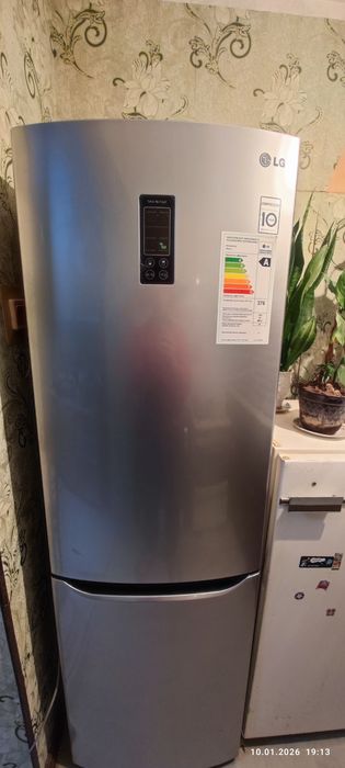 Холодильник LG с дисплеем