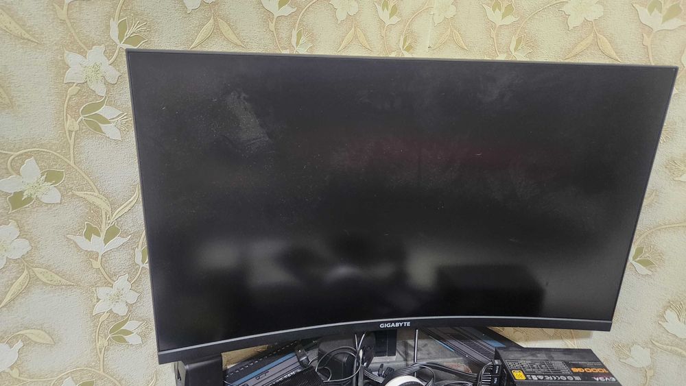 GIGABYTE M32QC — 32" QHD 165Hz изогнутый игровой монитор