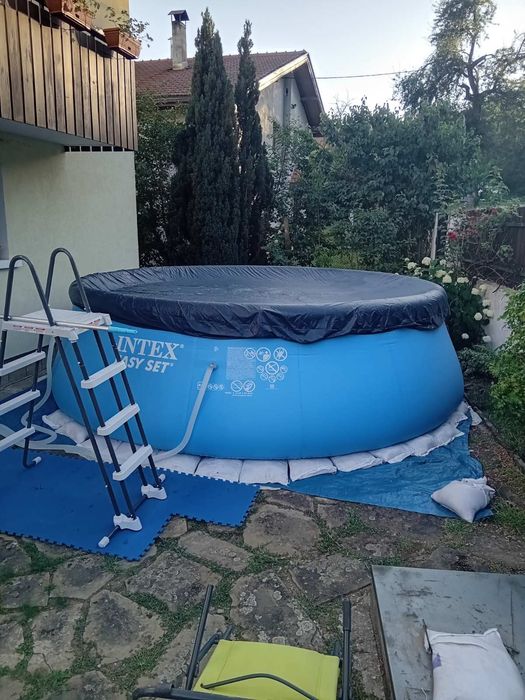 Басейн в продажба