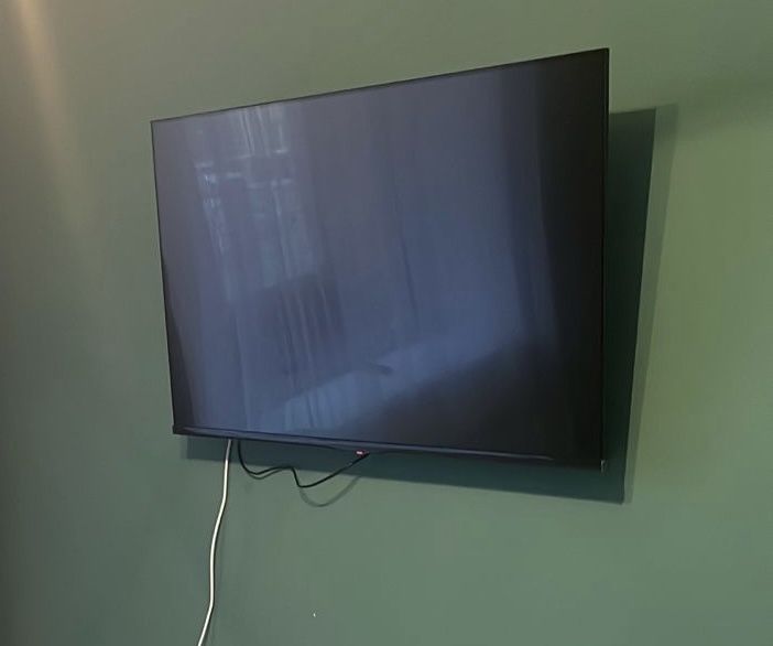 Продам телевизор на запчасти