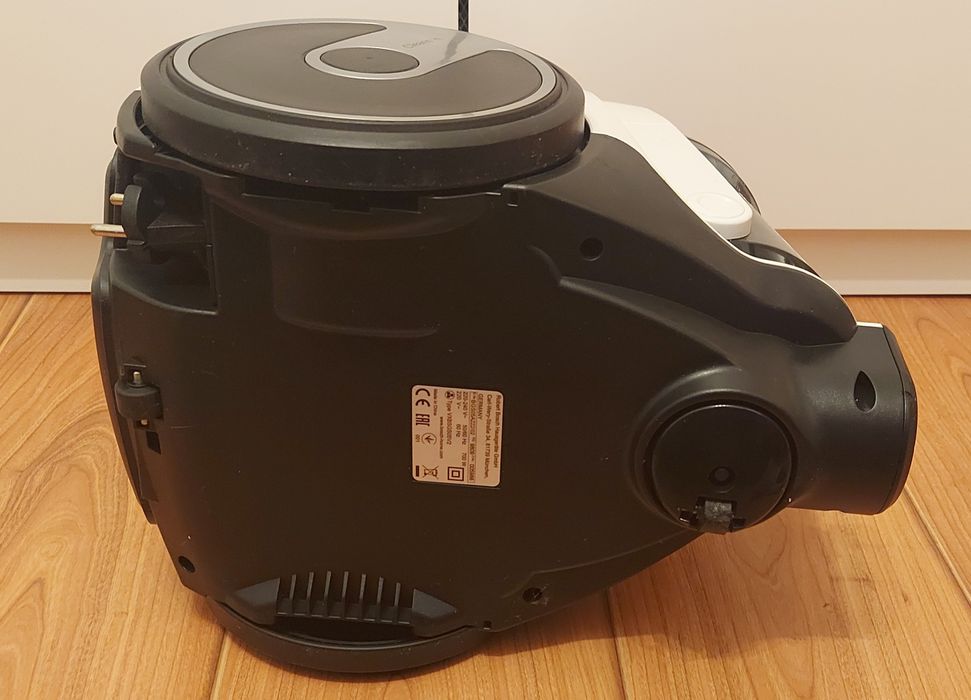 Vând aspirator fără sac Bosch BGS05A222, 700 W Alb