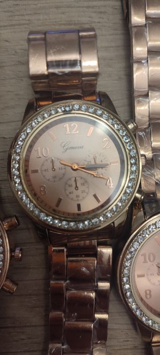 LOT 4 CEASURI Geneva Dama Cititi anuntul