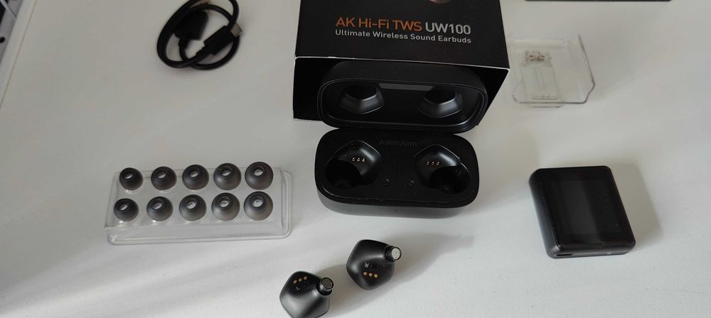 Fiio M5 Hi-Res player+Astell&Kern UW 100 true wireless слушалки