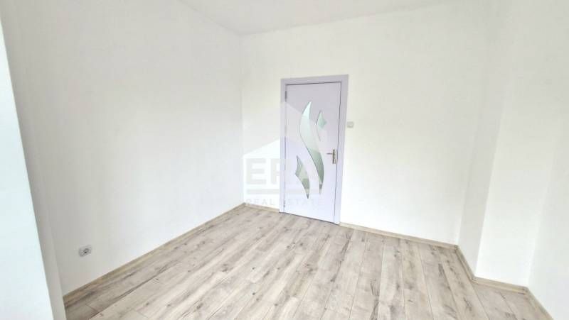 Продава се Двустаен апартамент в Варна, Младост 2 - 44 кв.м за 2612 €/кв.м - Снимка #1