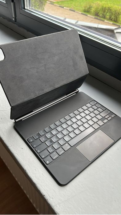 IPad Pro 12.9 3rd gen 2018 + Magic Keyboard
