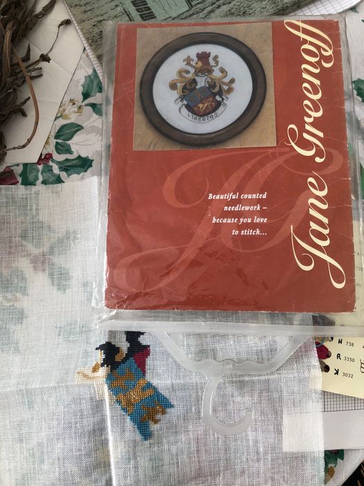 Английски гоблен недовършен със схема и конци