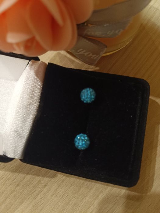 Нови бижута по три лева, обеци, колиета