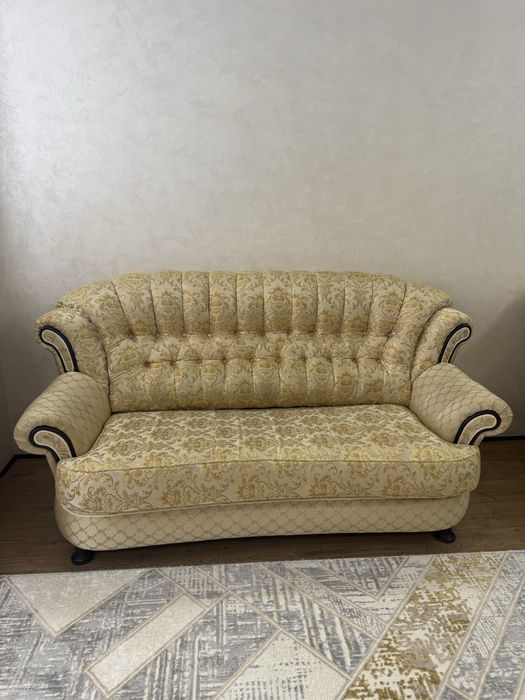 Продаю диван с 2 креслами