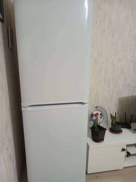 Холодильник Бирюса