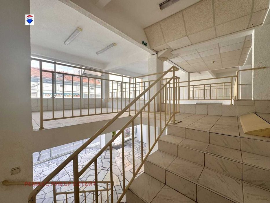Дава се под наем Магазин в Русе, Център - 330 кв.м за 1275 € - Снимка #3