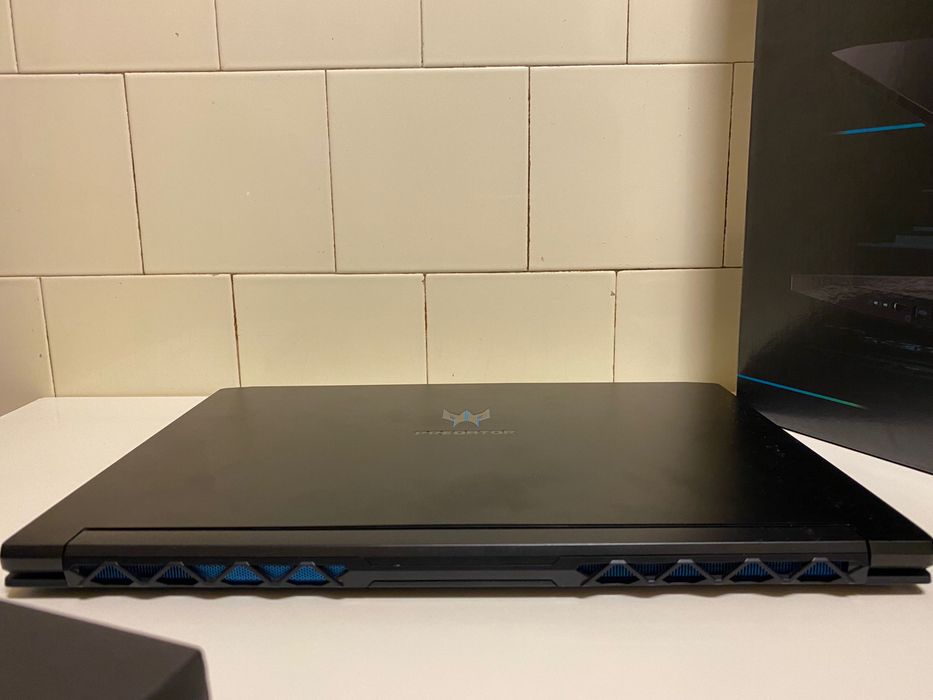 Piese laptop Acer Predator Triton 500 (defect / placă de bază arsă)