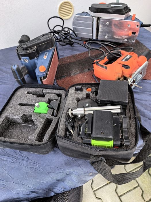 Scule electrice rindea nivela laser și altele de pe poza