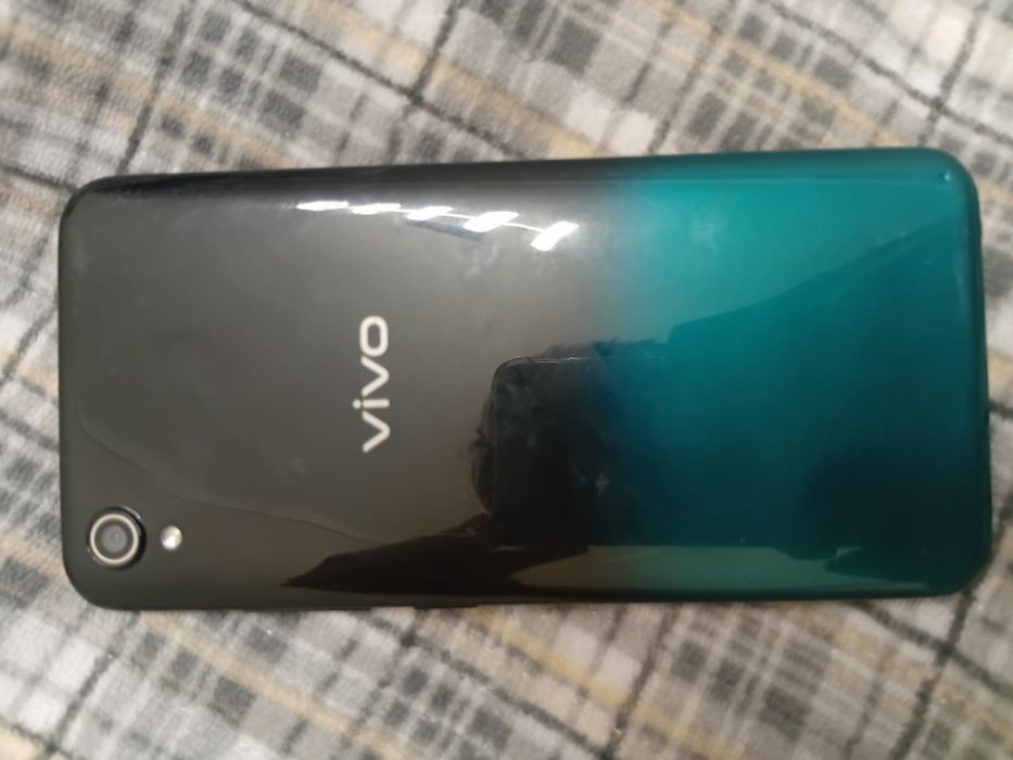 Продам телефон Vivo Y1s