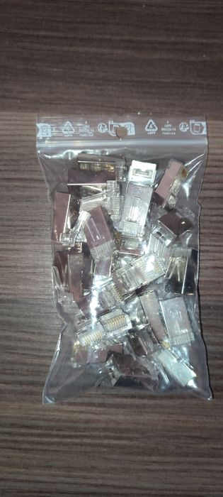 Vand tot kit-ul sau pe bucati NVR 8 canale 5MP cu ustensile de utiliza