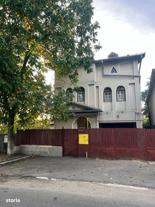 Casă în Drăgășani cu teren intravilan de aproximativ 3.800 mp