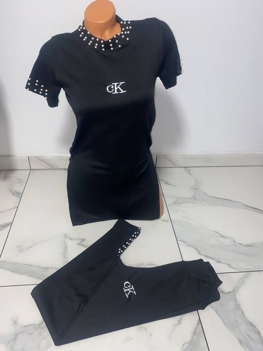 Compleu negru 

Mărimi disponibile S/M

Preț 110 lei