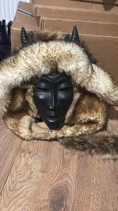 Сурвакарски маски с кожи и дърво