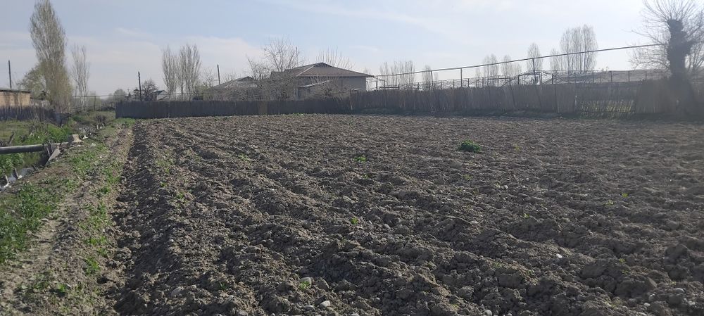 Er uchaska sotiladi Yangiyol Tumani Epkendi MFE Epkendi kochasi 139 uy