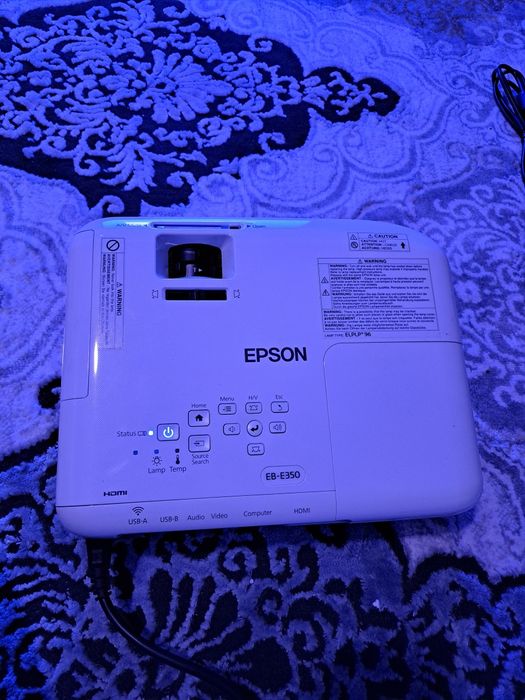 Proyektor sotiladi. Прадаетца проектор Epson