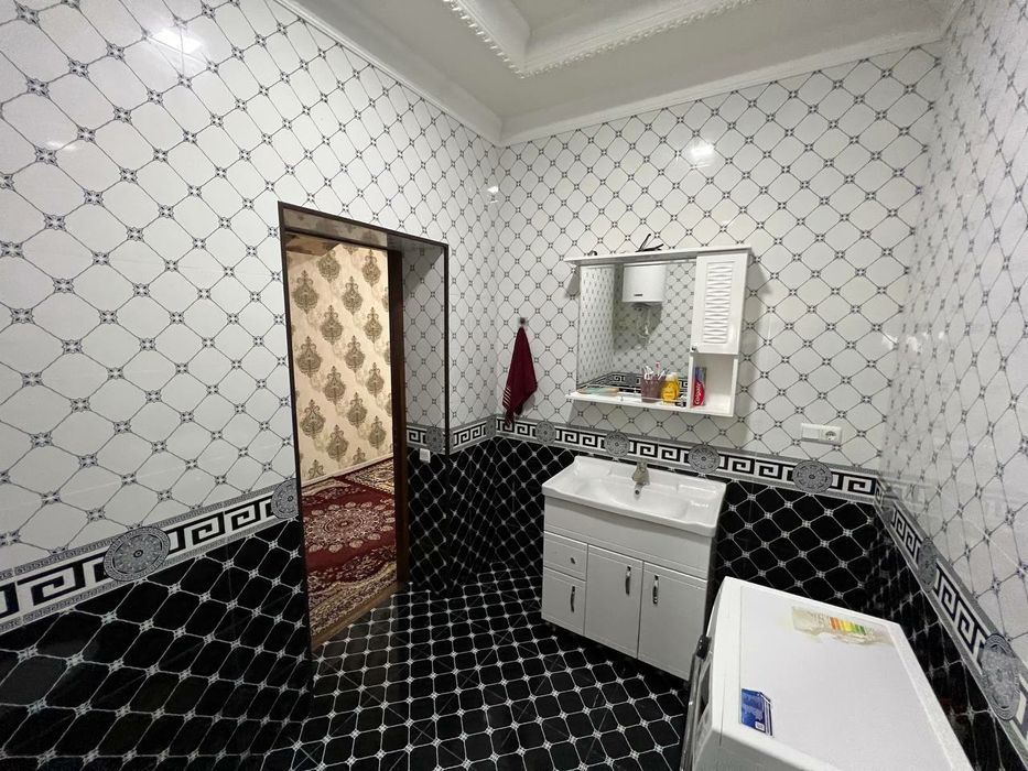 Barcha qulayliklarga ega hovli joy sotiladi