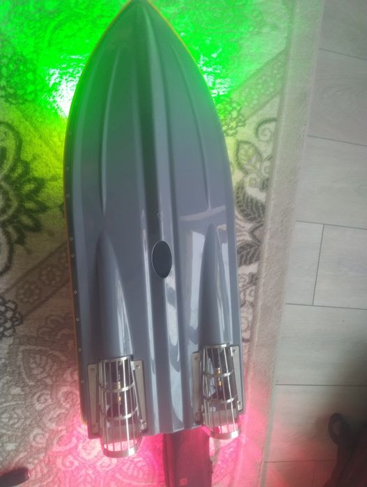 прикормочный кораблик