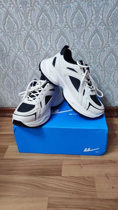 Кроссовки новые 41 рр