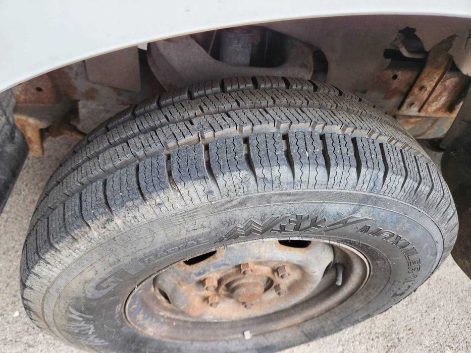 Давам под наем камион Киа К2500 бордово