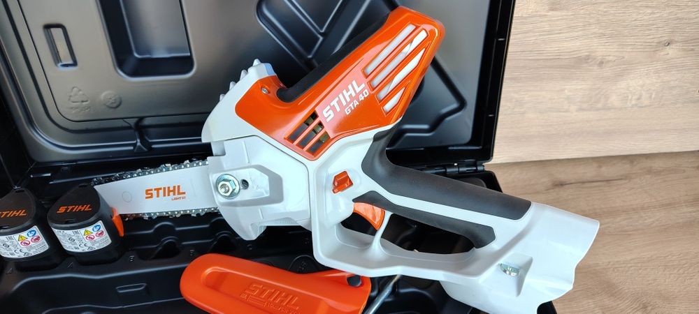 Mini drujba Stihl GTA 40 noua, 2 baterii,incarcator,cutie
