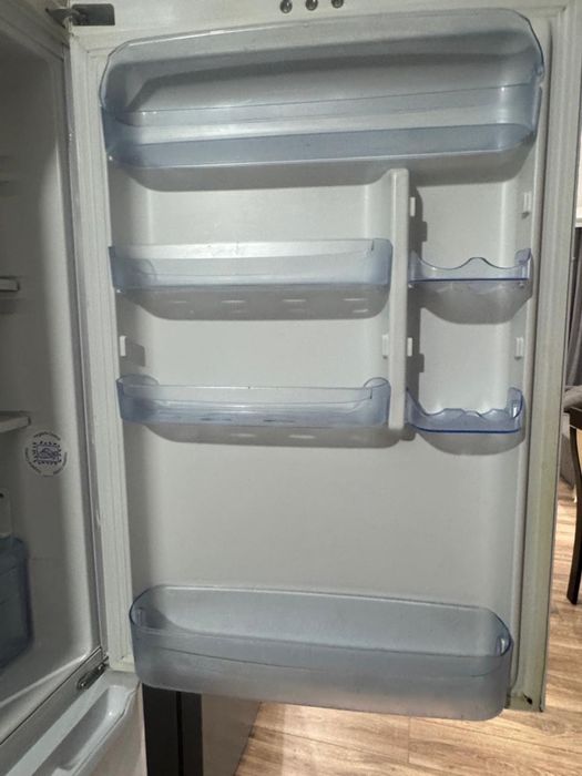 Продам холодильник Indesit