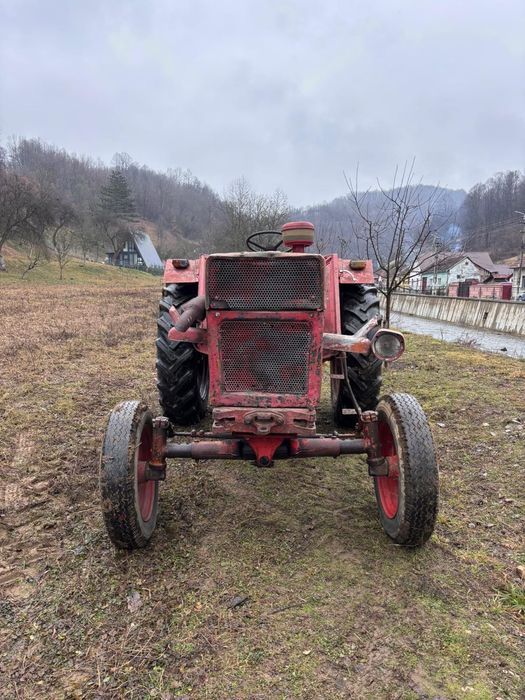 Vând Tractor U 650 și plug