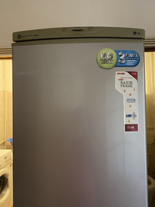 Холодильник LG.