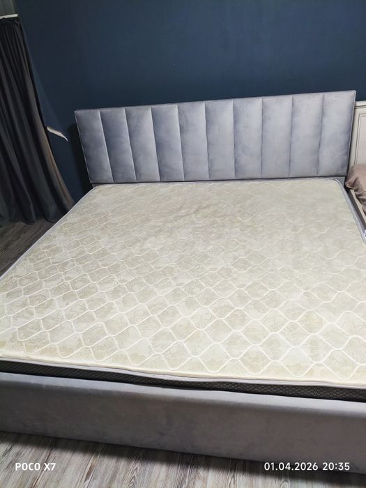 Двуспальная кровать