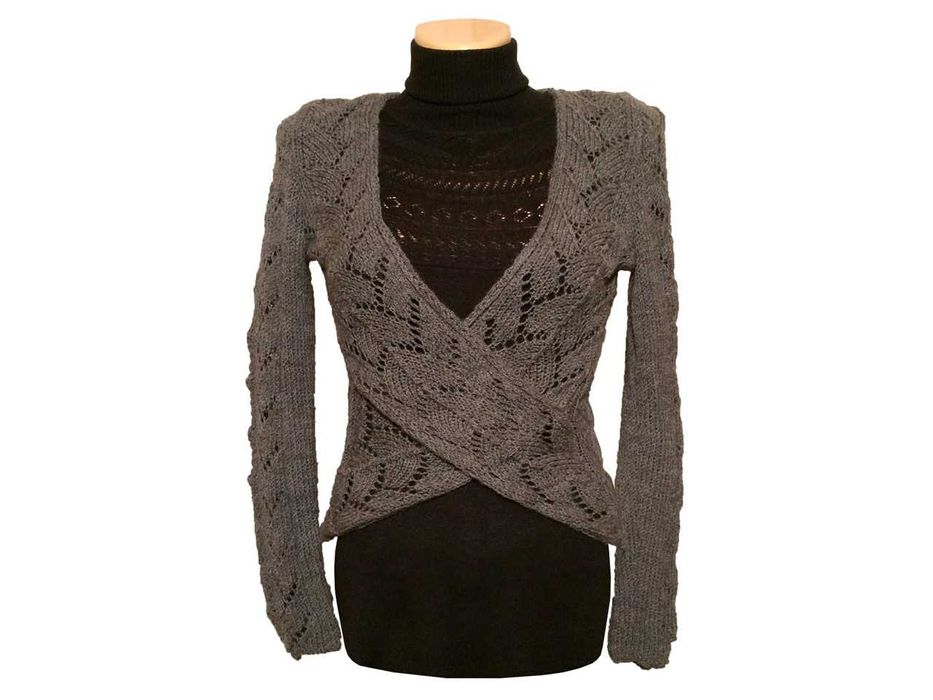 Вязаный пуловер ручной работы