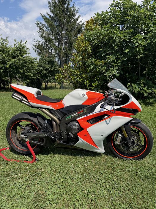 Vand Yamaha R1 Pregatita Pentru Circuit