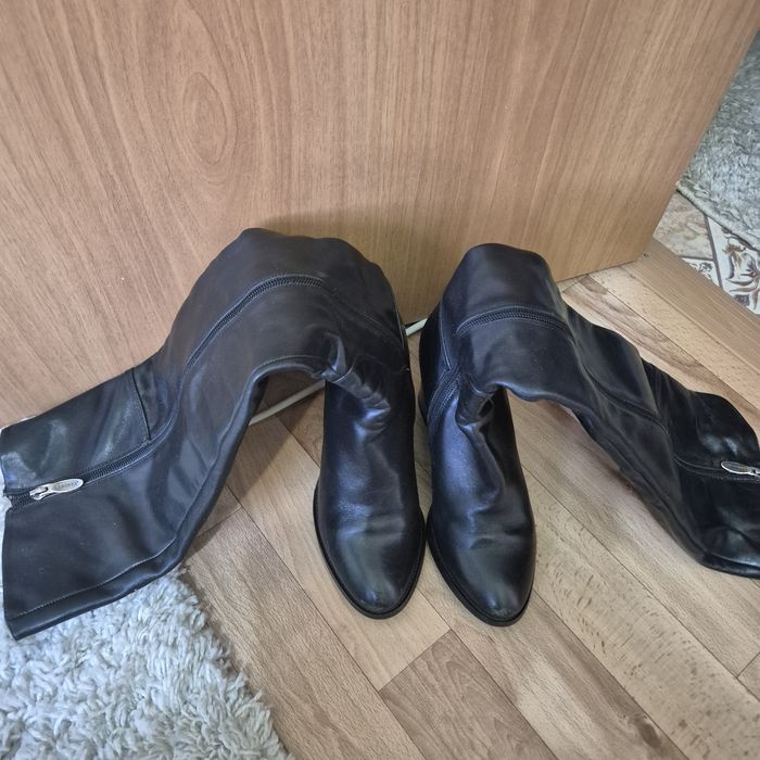 Продам  женские сапоги!