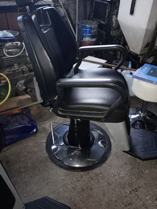 2 Броя Бръснарски столове