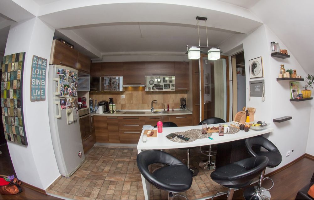 Apartament 3 camere de inchiriat cu garaj