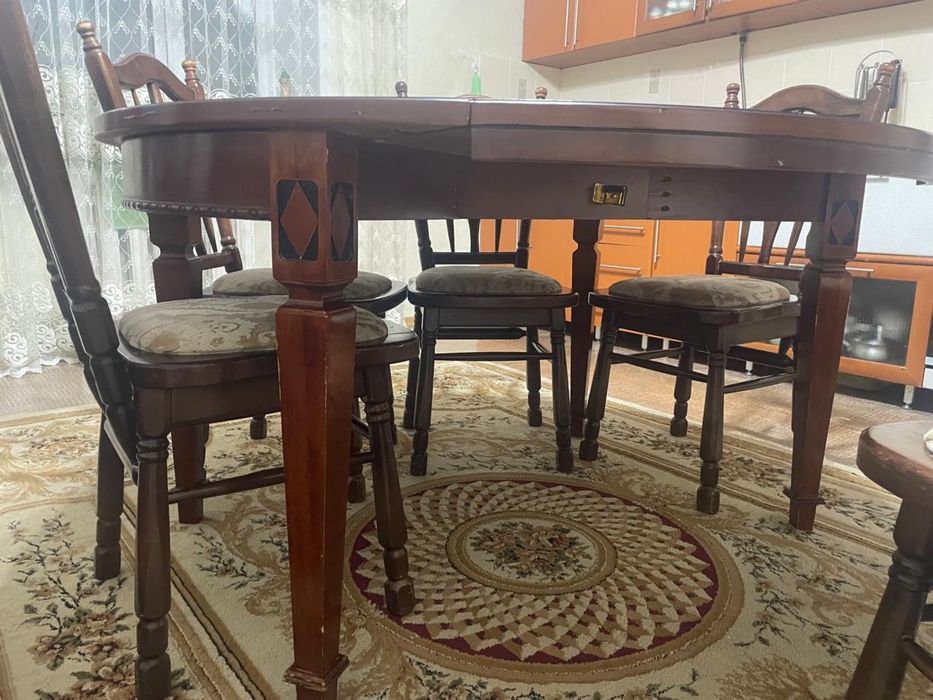 Кухонный деревянный стол