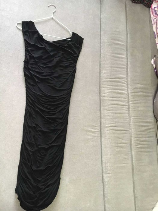 rochie neagra eleganta mulata H&M
