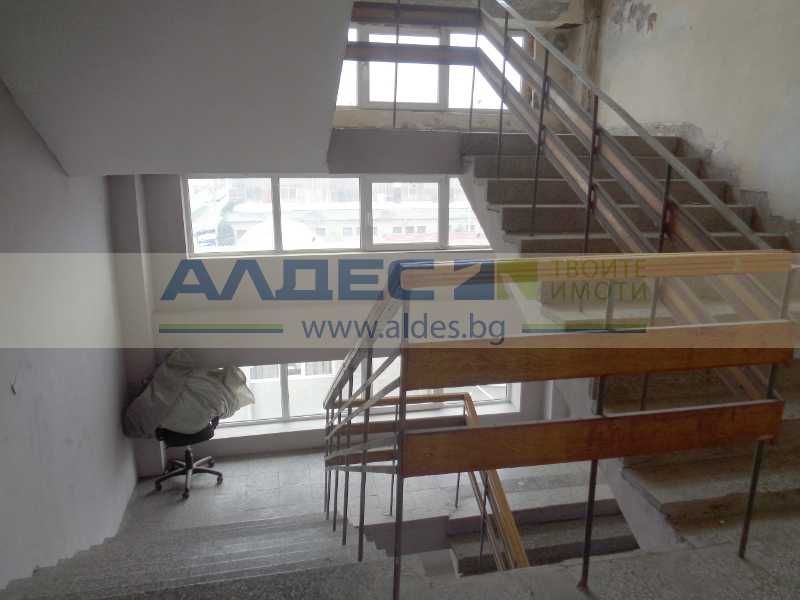 Продава промишлено помещение в Казичене!