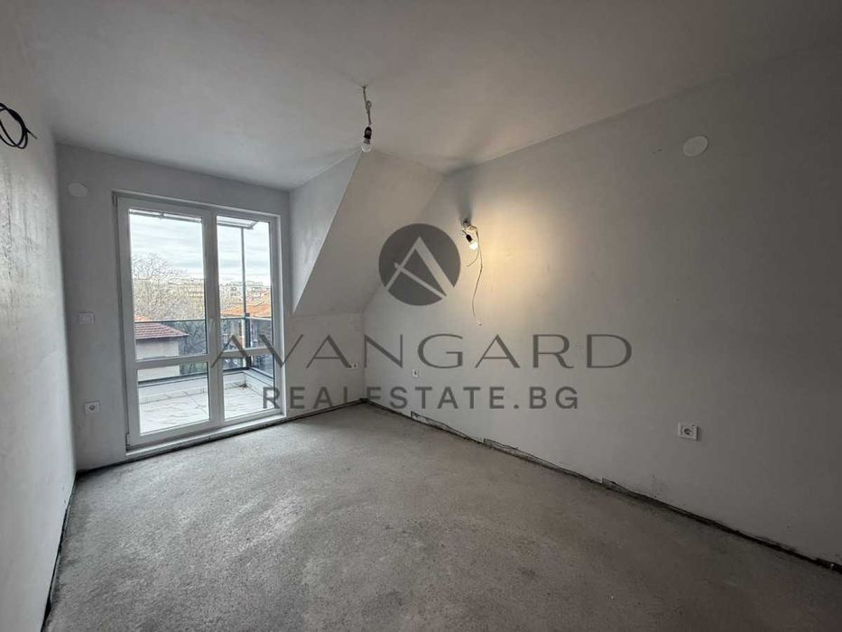 оф.25565 Тристаен с акт 16/ Кючук Париж