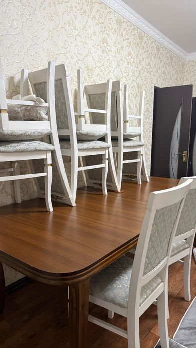 Продается стол со стульями