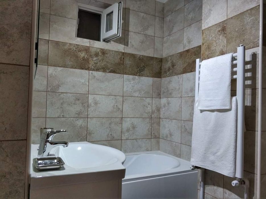 Se vinde apartament 2 camere decomandat, zona Peco