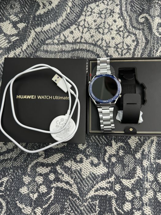Часы HUAWEI WATCH ULTIMATE с тремя ремешками в комплекте