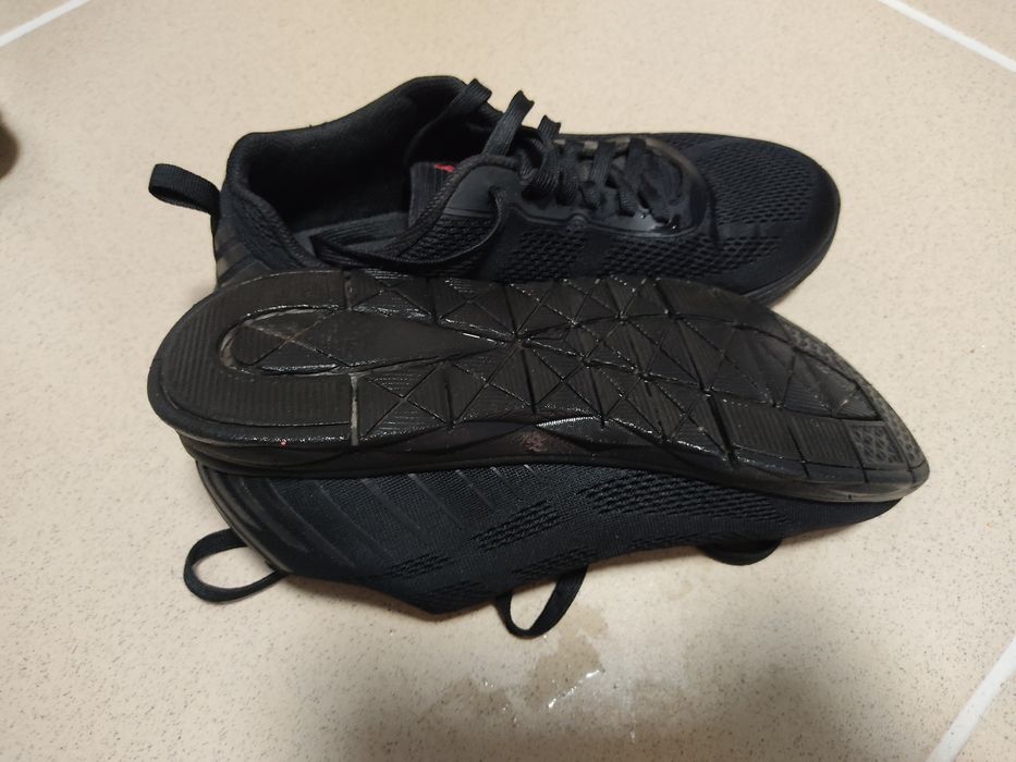 Продам кроссовки