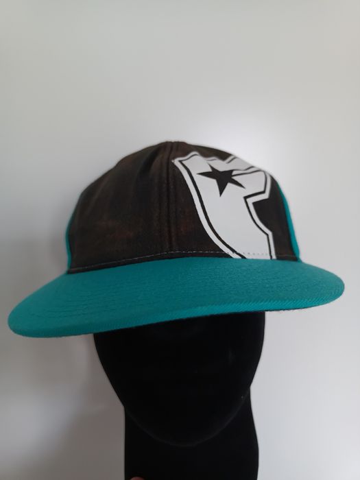 Sapca Famous Star and Straps